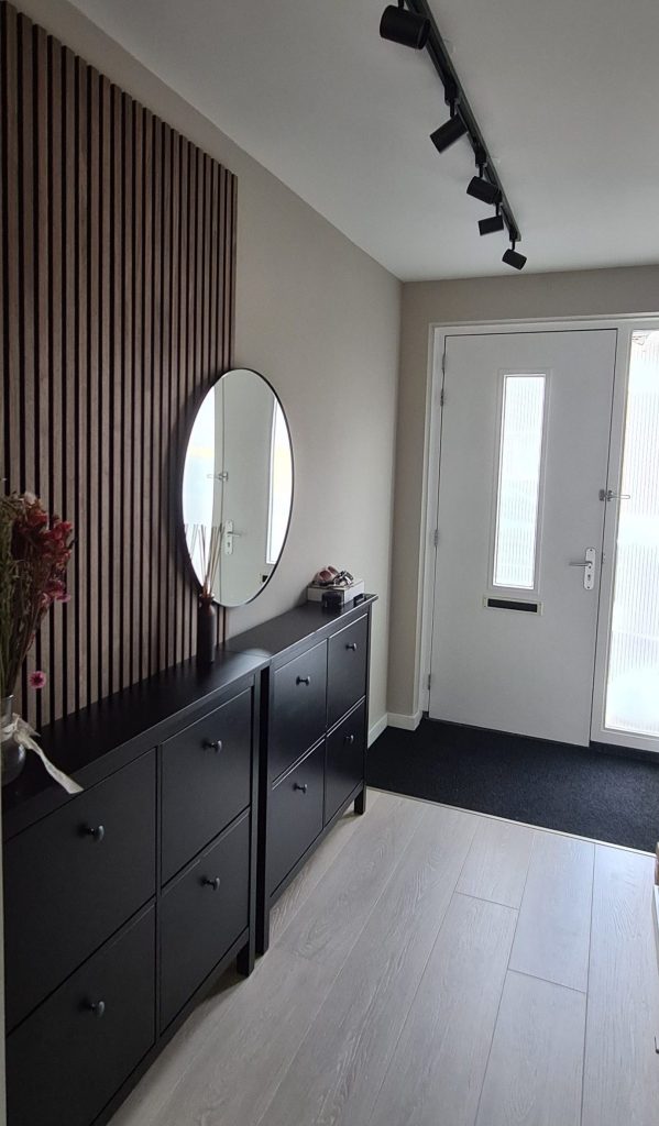 Akupanel-walnut-Hallway-NL-1-scaled-e1705314735771