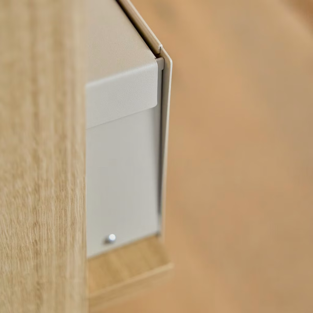 Image 6 de 9 dans la galerie EMBRACE | Nell Metal Box